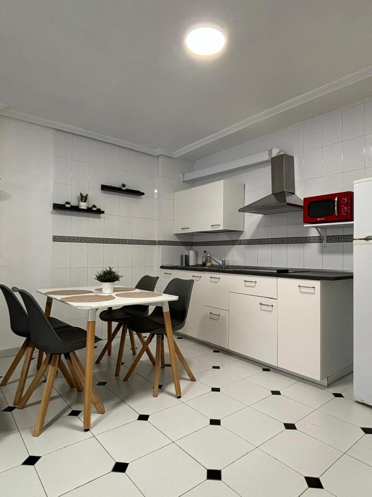 Просторная Квартира Рядом С Морем В Хорошем Районе Torrevieja Exteriör bild